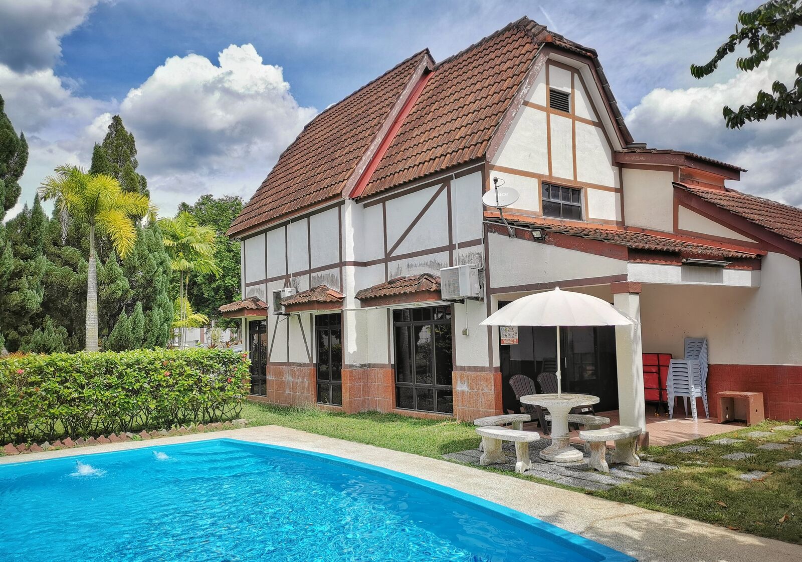 Friendship — 16 Pax Private Pool Villa, A'Famosa Friendship villa exterior with private pool