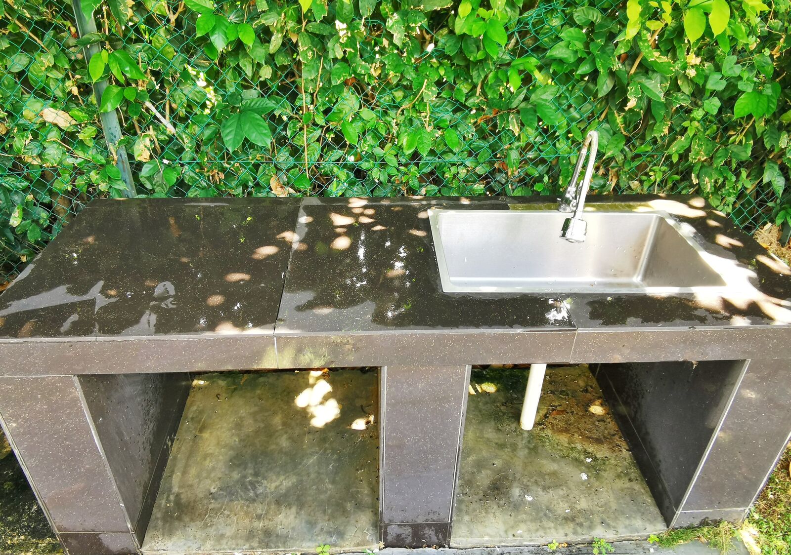 Friendship — 16 Pax Private Pool Villa, A'Famosa Outdoor BBQ and sink area