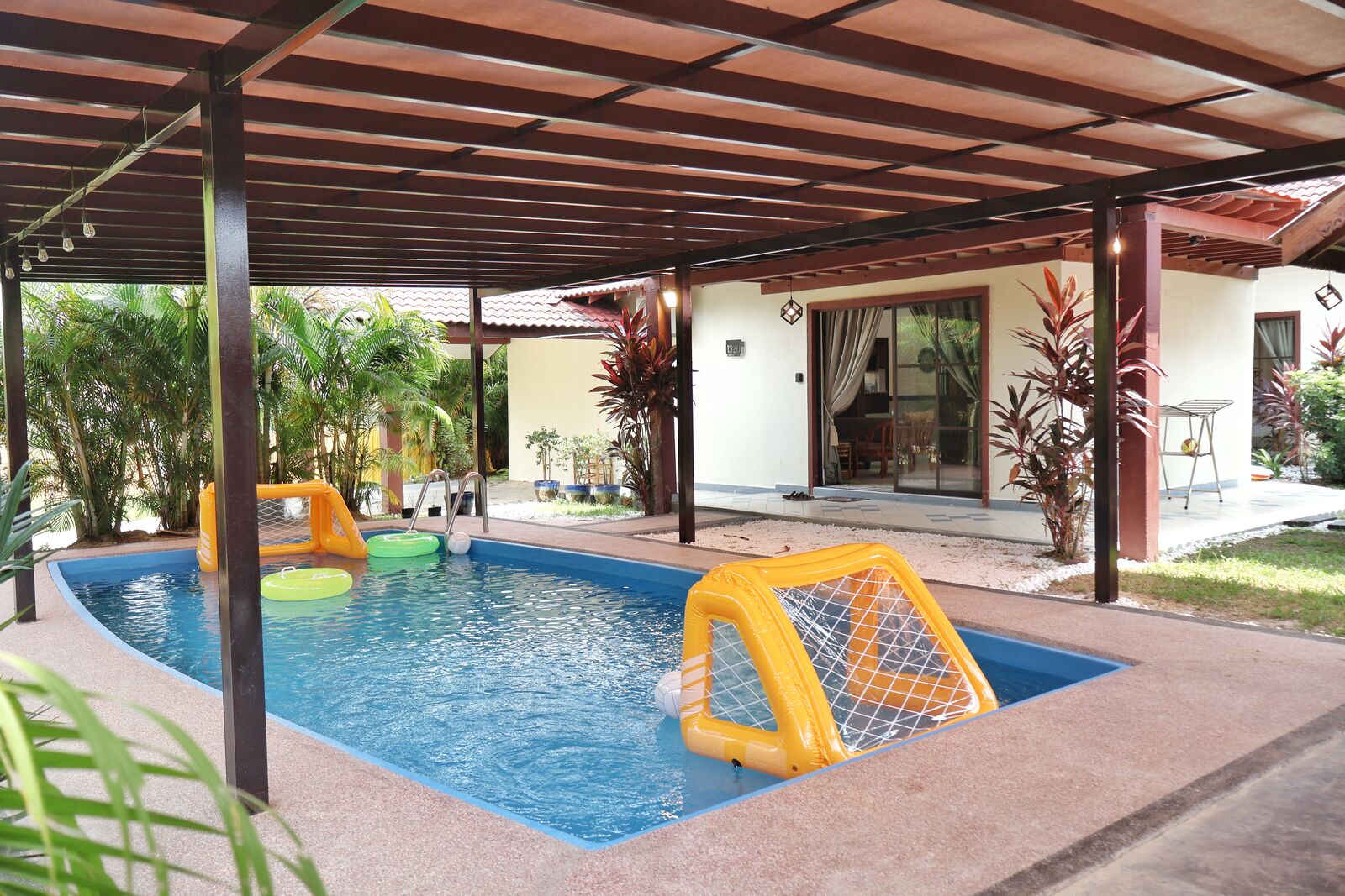 Gazebo Gathering — 14 Pax Villa with Pool & Gazebo, A'Famosa Private pool and outdoor gazebo at Gazebo Gathering