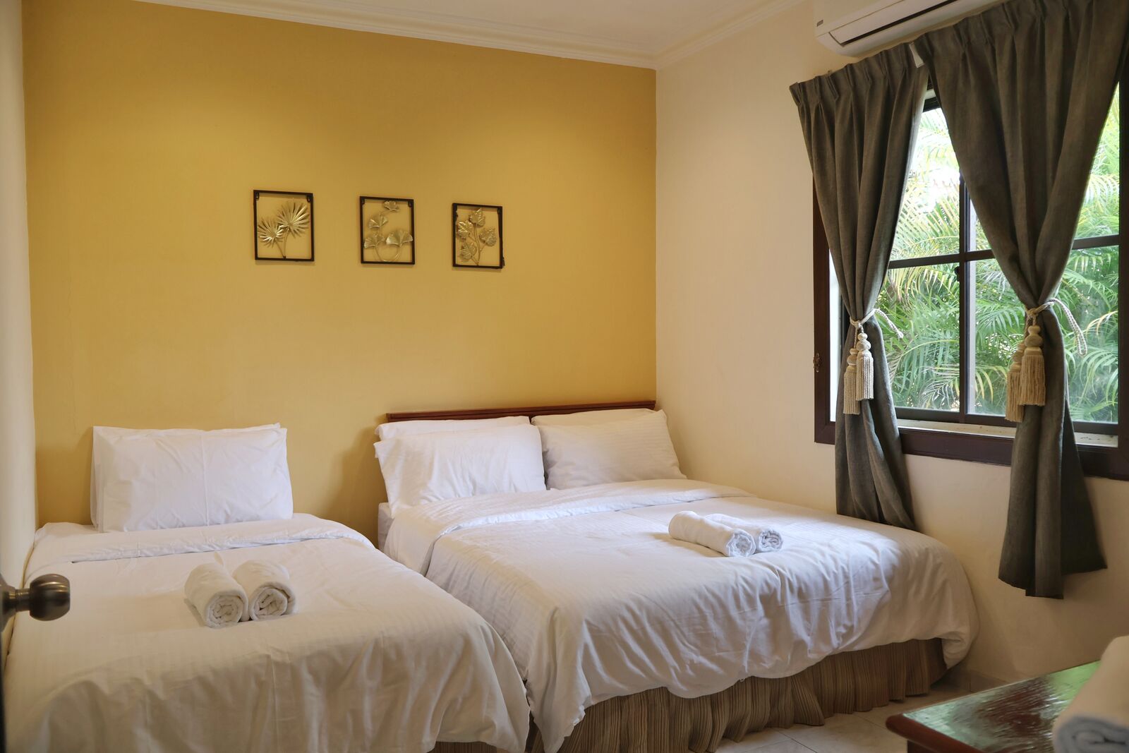Gazebo Gathering — 14 Pax Villa with Pool & Gazebo, A'Famosa Bedroom with twin beds